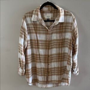 American Eagle Outfitters Women's Plaid Button Down Shirt in Brown and White